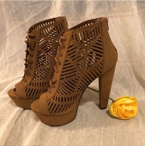 Speed Limit 98 Tan Cut-Out Heels